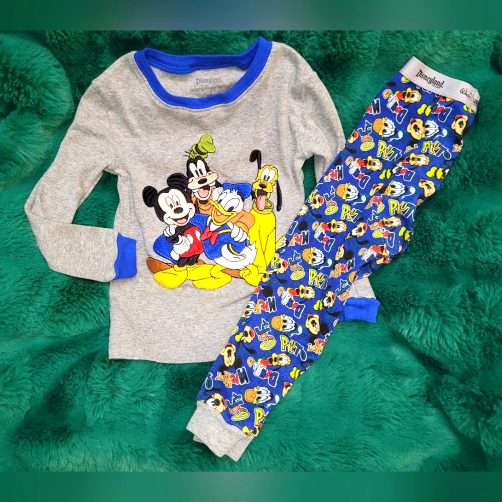 Disney World Mickey Mouse Goofy Pluto Classic PJs 2 Piece Pajamas Sleepwear 2T